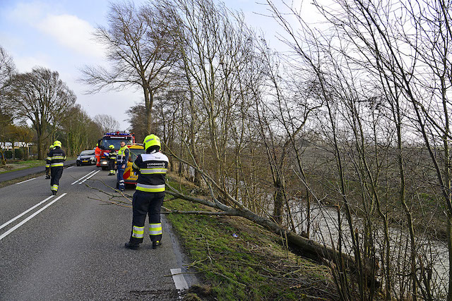 2022/39/20220218-16u19 GB 001 Stormschade Schipholweg.jpg